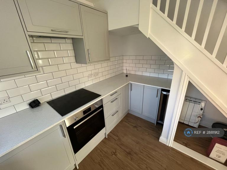 1 bedroom house in Sycamore Walk, Englefield Green, Egham, TW20 (1 bed) (#2881912)