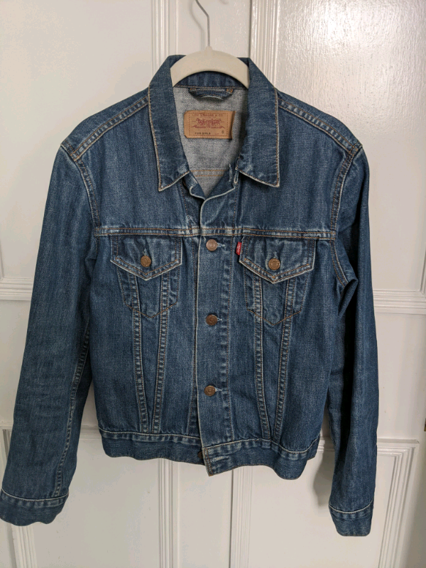 Vintage womens Levi's trucker jacket.