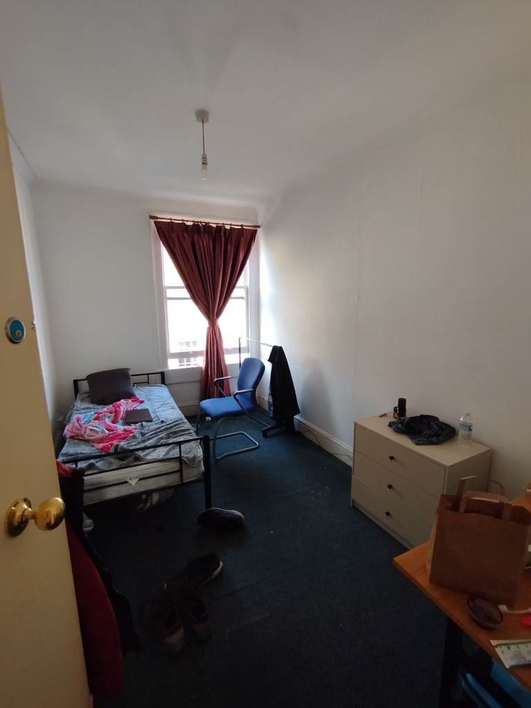 Single furnished room at Bath city centre