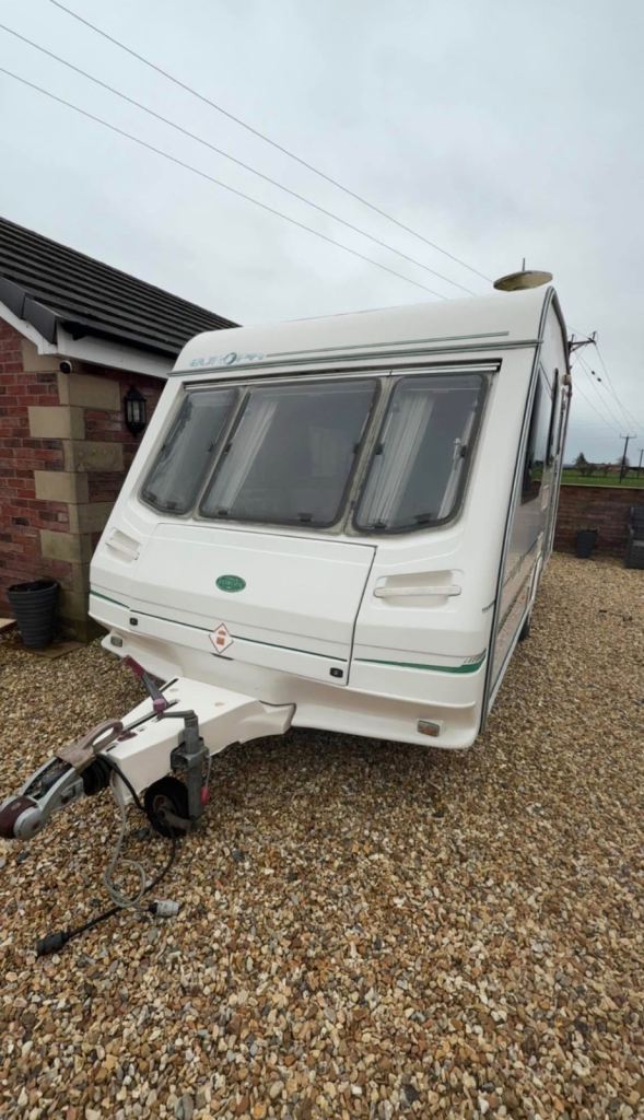 Sterling Europa 2003 Caravan 