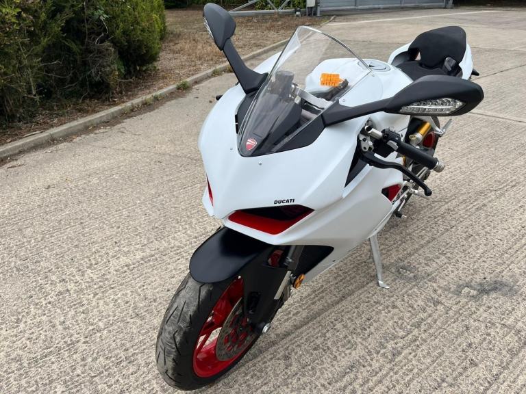 2022 71 DUCATI PANIGALE V2 WHITE - 1421 MILES HPI CLEAR SPORTS 955 NEW MOT