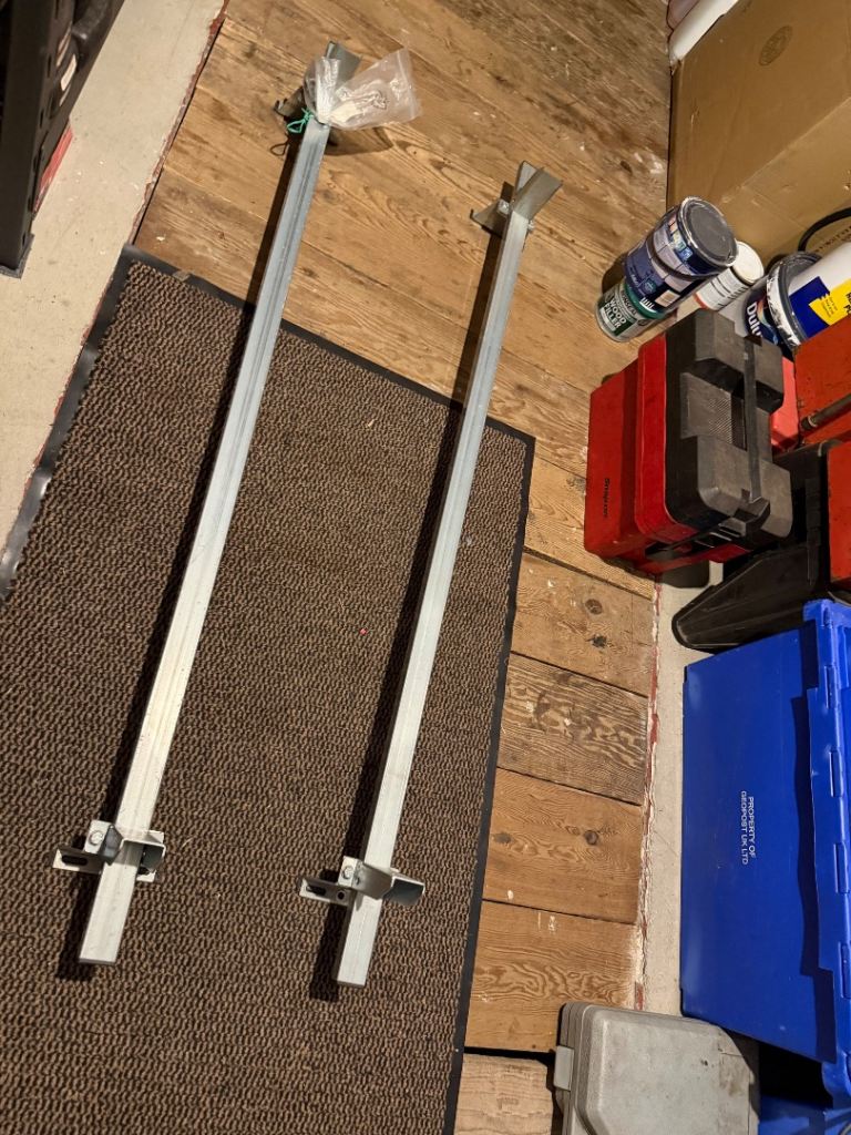 Universal car van  roof rack bars new condition 