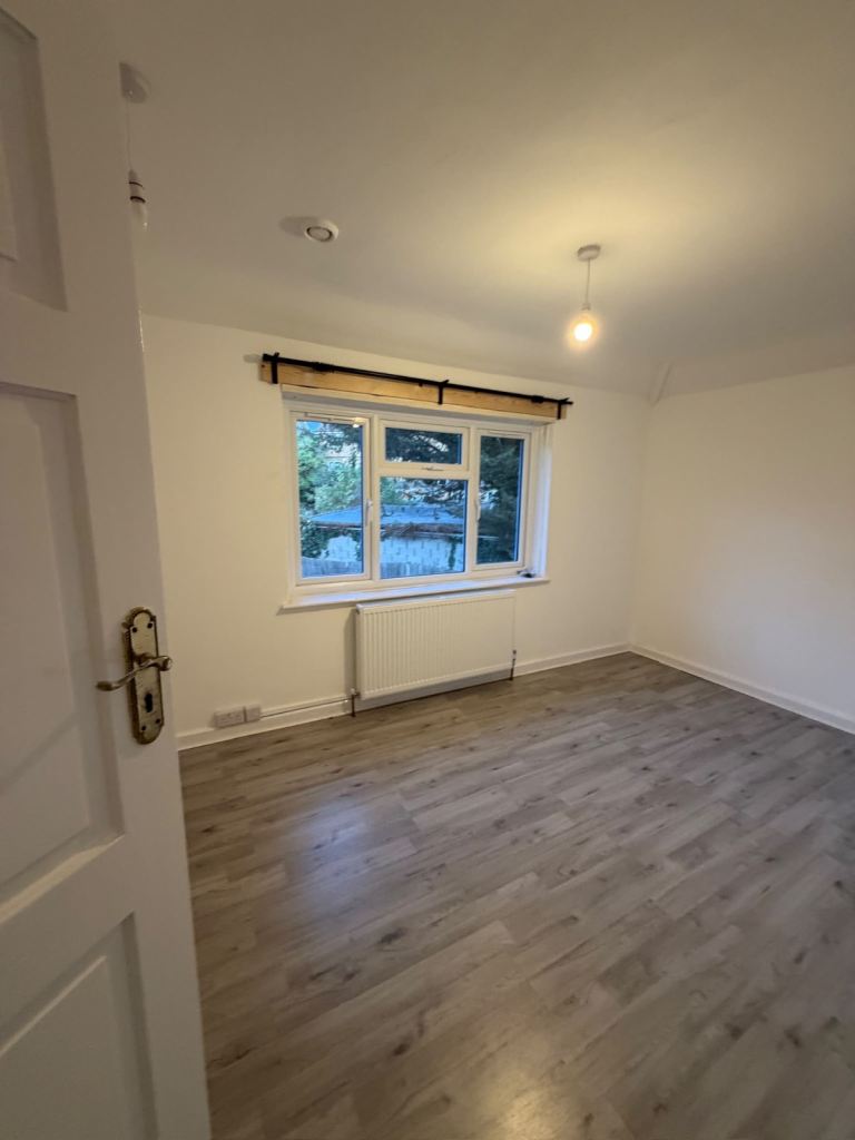 3-Bedroom Semi-Detached House To Rent – Camden Gardens, Thornton Heath, CR7 8AY
