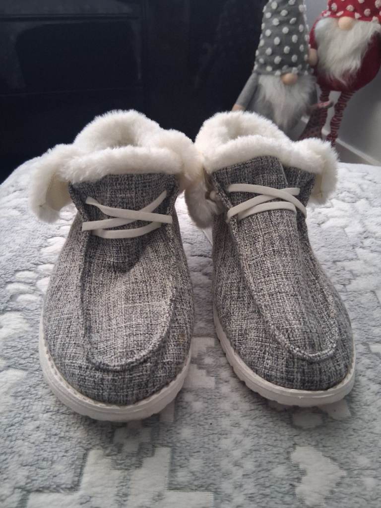 Womens grey fluffy shoes size 8