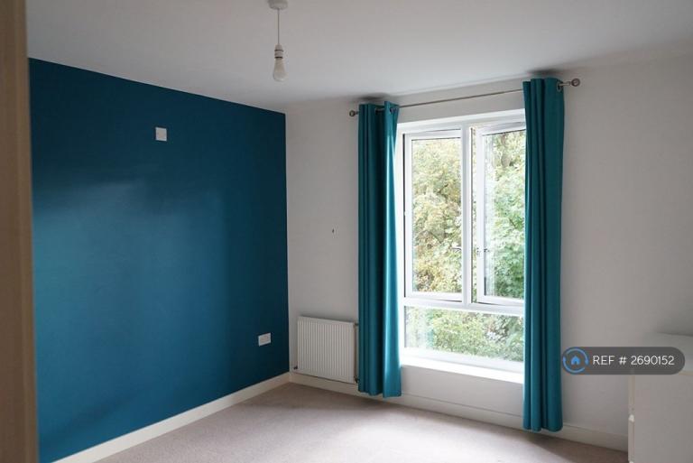 2 bedroom flat in Verona House, Mitcham, CR4 (2 bed) (#2690152)