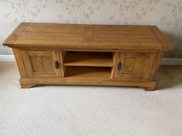 ** REDUCED** Solid Oak TV Unit / Media / Sidebaord – Good Condition