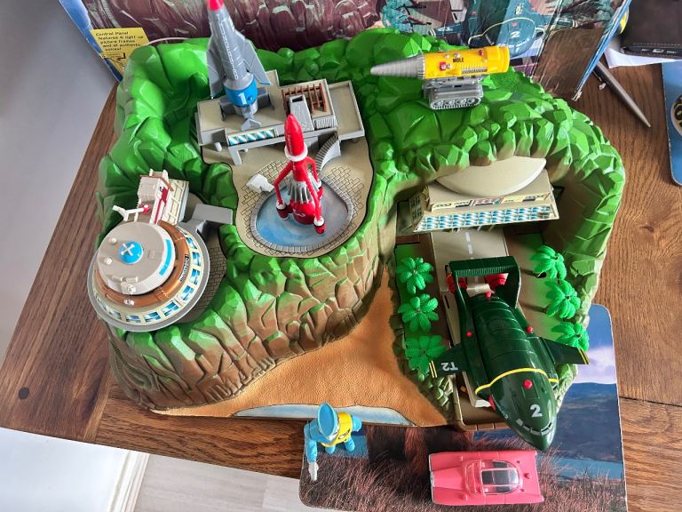 Vintage Thunderbirds Tracey Island Playset with Figures