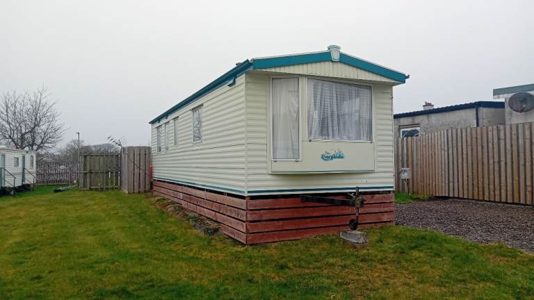 Atlas Everglade 2 bedroom 30 x 10 caravan - on holiday site in Lairg