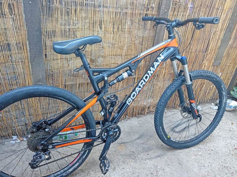 Not for sale .  WANTED MENS MOUNTAIN BIKE 