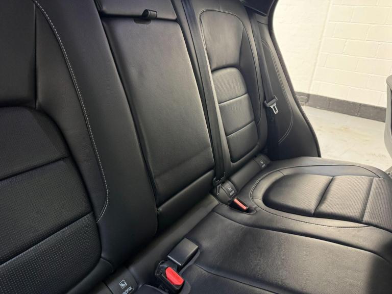 2019 Jaguar F-Pace 2.0 D180 R-Sport SUV 5dr Diesel Auto AWD Euro 6 (s/s) (180 ps) ESTATE Diesel A...