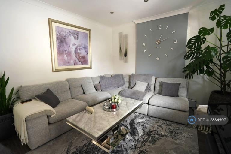 2 bedroom flat in Linden Way, London, N14 (2 bed) (#2884507)