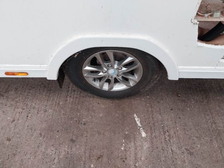 Lunar caravan wheel spat 