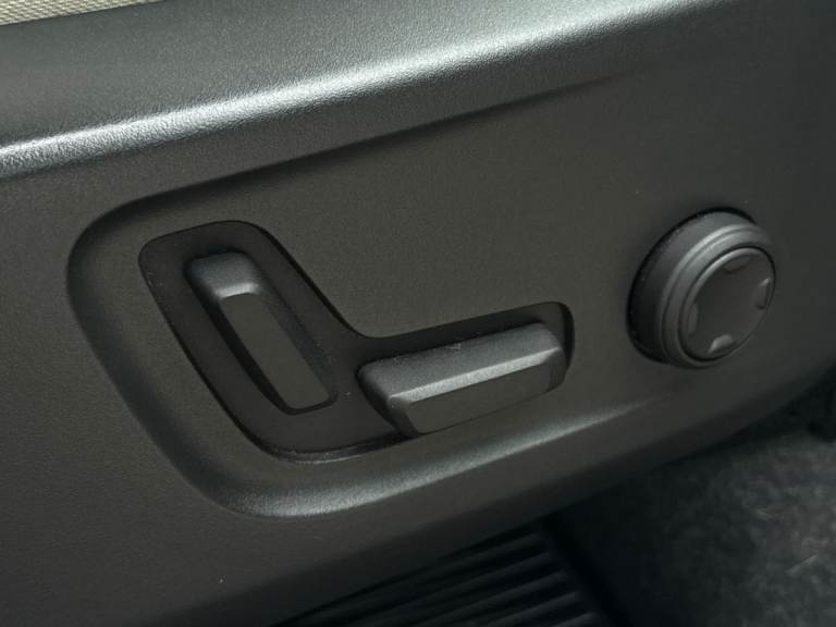 2022 Volvo XC40 2.0 B4P Inscription 5dr AWD Auto [7 speed] ESTATE PETROL Automatic