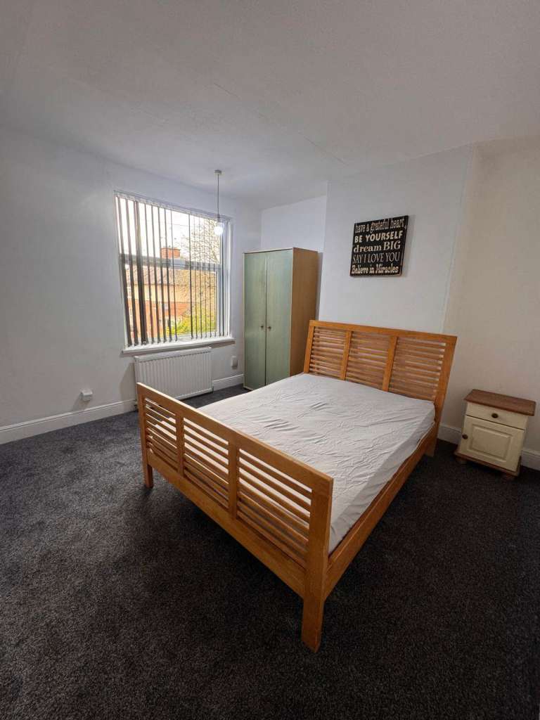 DOUBLE ROOM TO LET IN SHARE HOUSE IN LEICESTER LE3