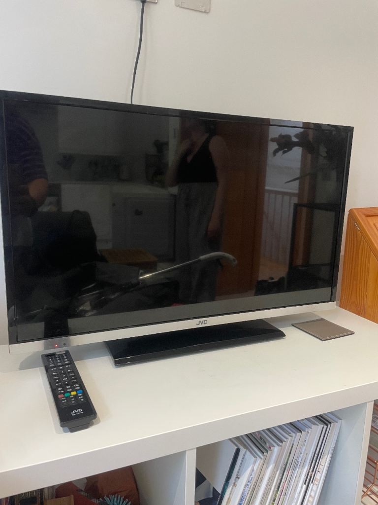 JVC LCD TV with Remote – Good Condition