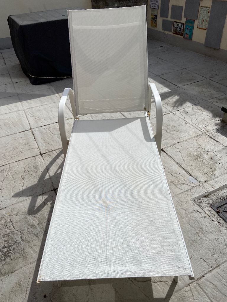 White garden sun lounger