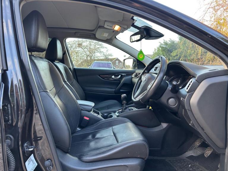 2015 Nissan Qashqai 1.6 DiG-T Tekna [Non-Panoramic] 5dr HATCHBACK PETROL Manual