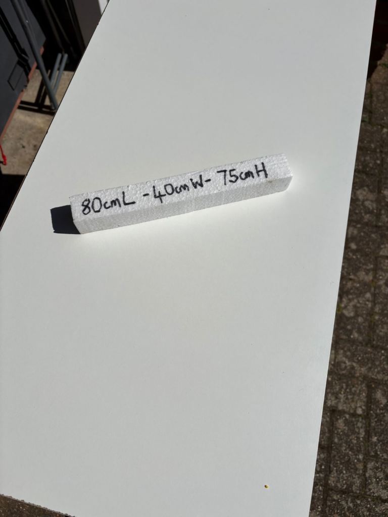 White sideboard/cupboard