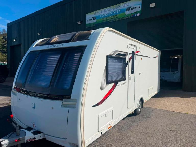 2017 LUNAR LEXON 560 - 4 BERTH CARAVAN 