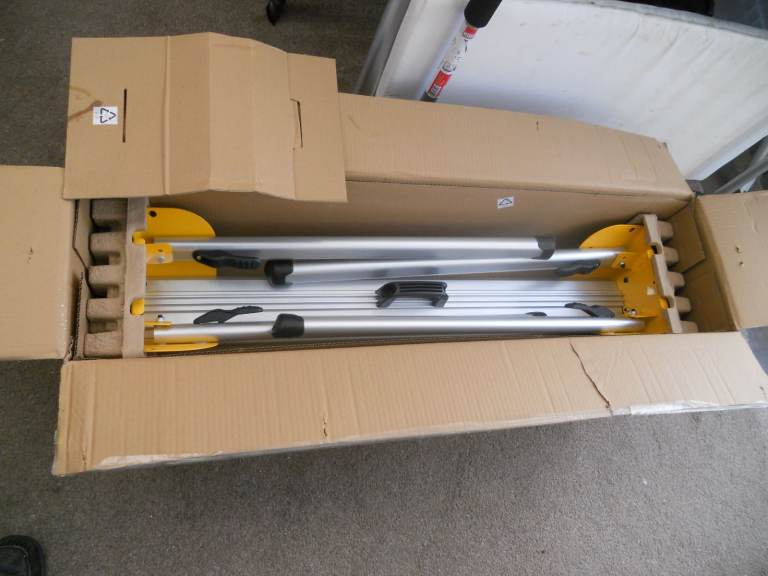 DEWALT DE7033 saw stand-Brand new -No accessories-READ!!!