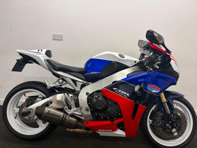 HONDA CBR1000RR FIREBLADE ** AKRAPOVIC EXHAUST - TAIL TIDY - WARRANTY **