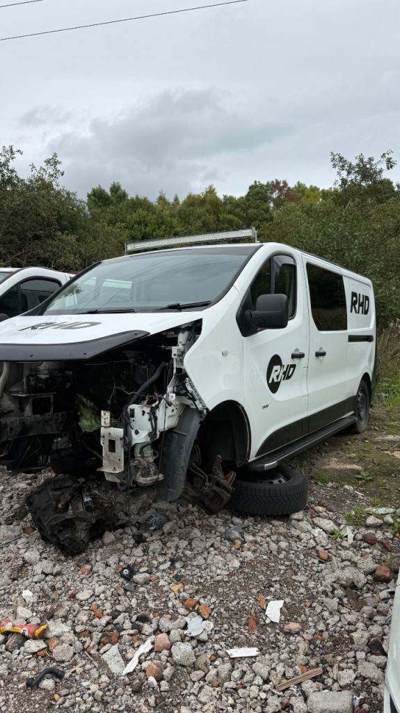 Vauxhall vivaro 2016 breaking all parts available 