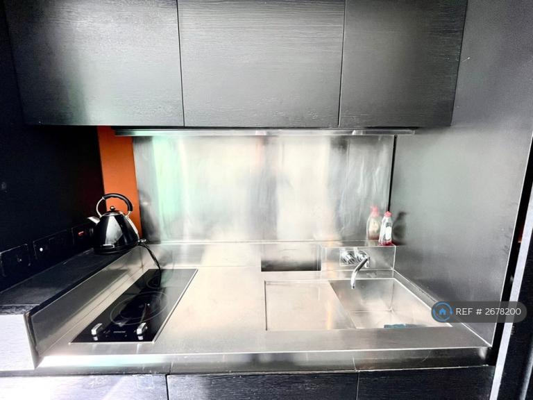 Studio flat in Pan Peninsula Square, London, E14 (#2678200)