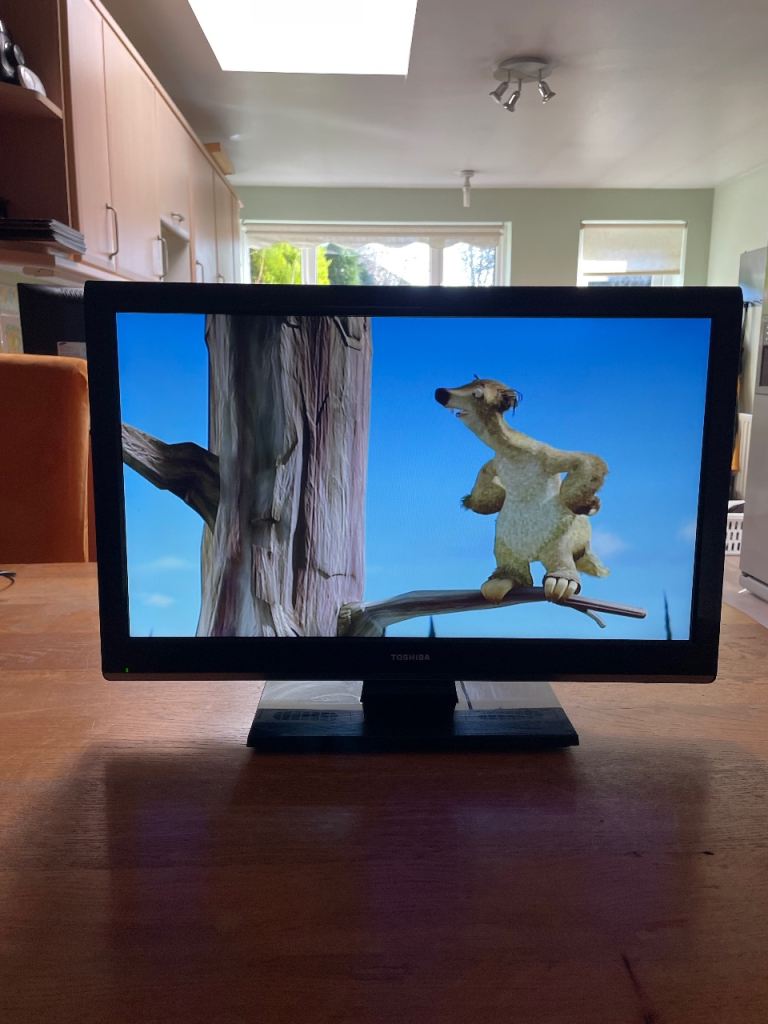 Toshiba 23 inch LCD TV and DVD combi