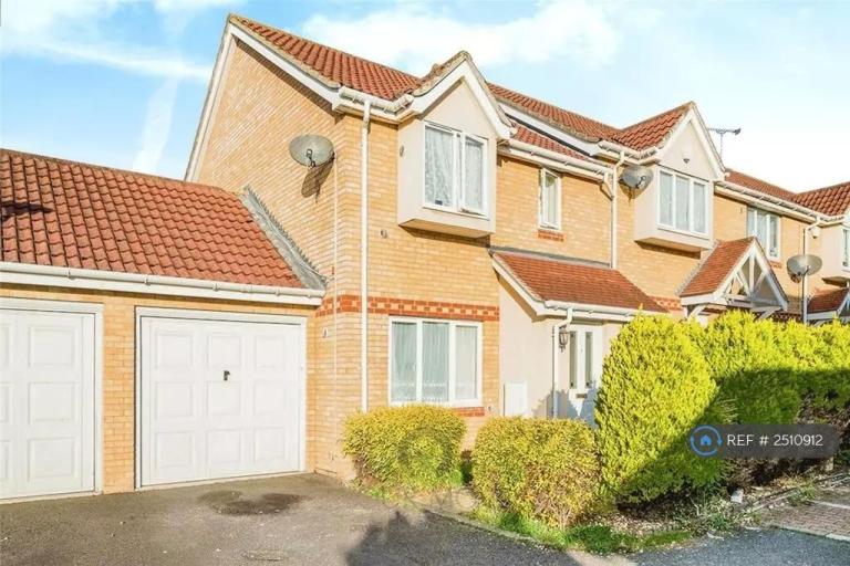 3 bedroom house in Martins Walk, London, SE28 (3 bed) (#2510912)