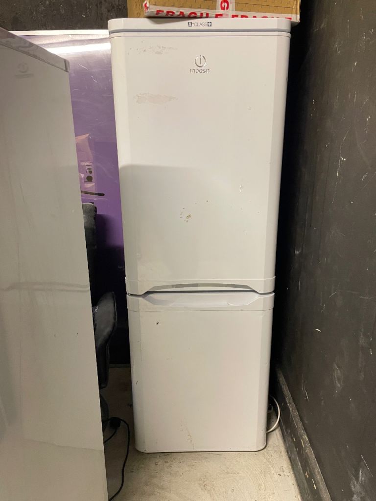 Freestanding Fridge/Freezer