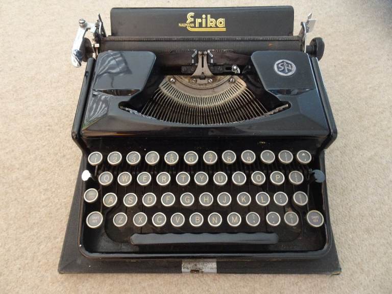 Vintage & Rare ‘Erika’ Typewriter Model 5 1930s by Seidel & Naumann Dresden