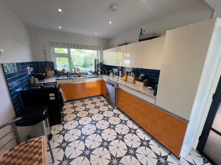 Original 1970s Wrighton Kitchen – 12 Units – Pristine Condition