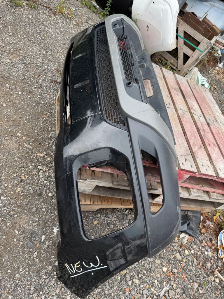 Range Rover / Land Rover 2017 evoque front bumper  Change by insurance company  