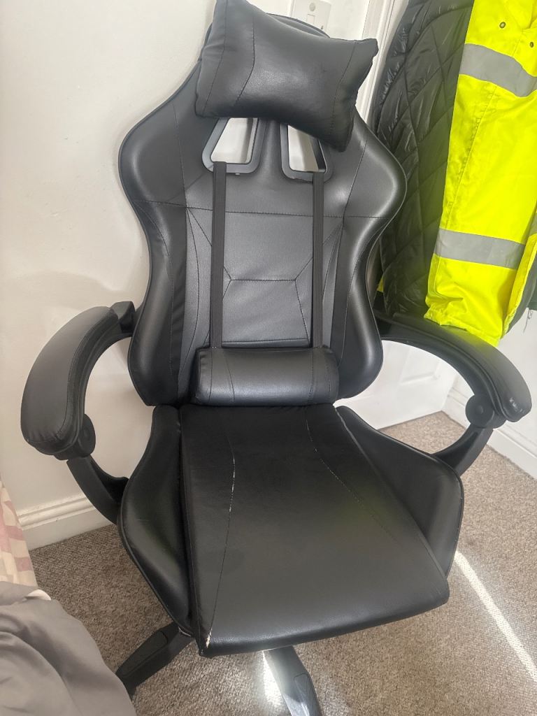 Black Gaming/Office Chair – Lumbar Support, Fair Condition