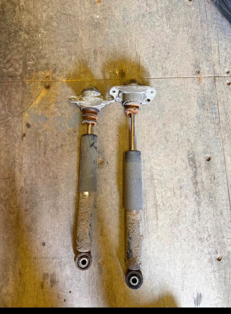 VW Golf MK5 Shock absorbers 