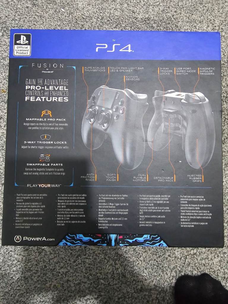 Fusion PS4/PC controller with back paddles 