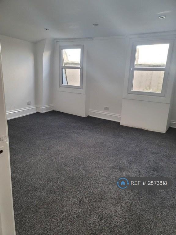 2 bedroom flat in Trinity Court, Gravesend, DA12 (2 bed) (#2873818)
