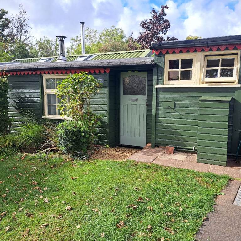 Charming Cabin/ House with Garden in an Area of Outstanding Beauty/Gower