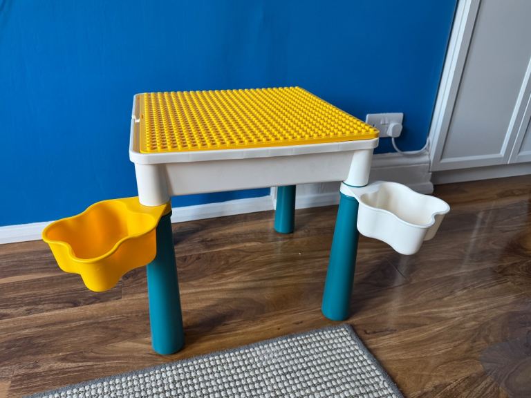 Duplo table
