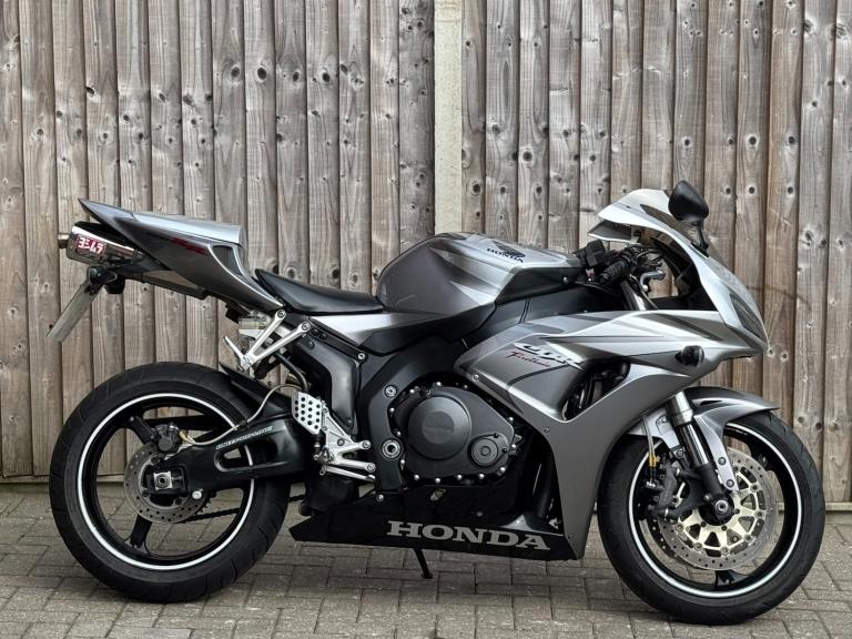 HONDA CBR 1000 RR FIREBLADE 2006 (56) SUPER SPORT + VERY CLEAN EXAMPLE 