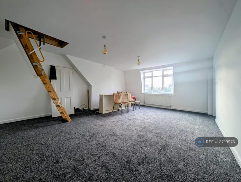 2 bedroom flat in Erpingham Road, London, SW15 (2 bed) (#2729973)