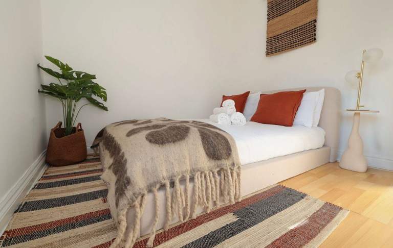 1 bedroom flat all bills included in Edware road 