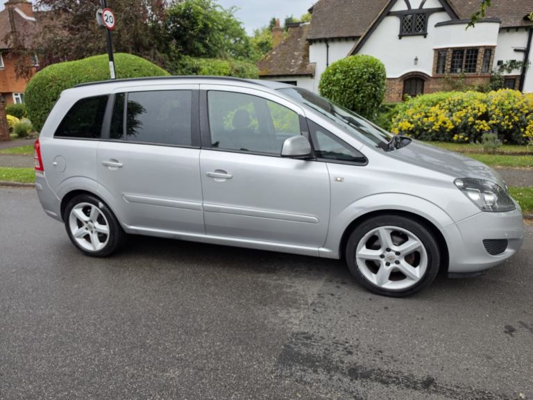 213 Vauxhall Zafira 1.6 petrol. 7 seater family car. Ulze free. with 1 year mot.