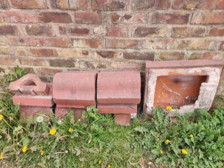 Antique wall and pillar pieces - £30 - collection only