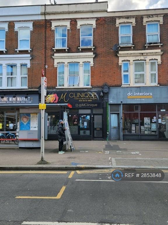 Studio flat in High Road Leytonstone, London, E11 (#2853848)