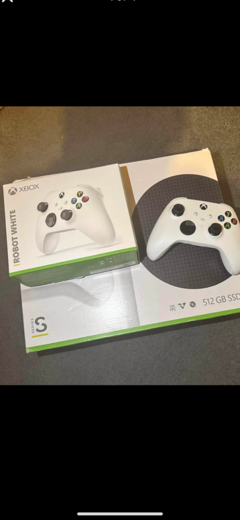 Xbox series S 512 GB   Comes with original box 