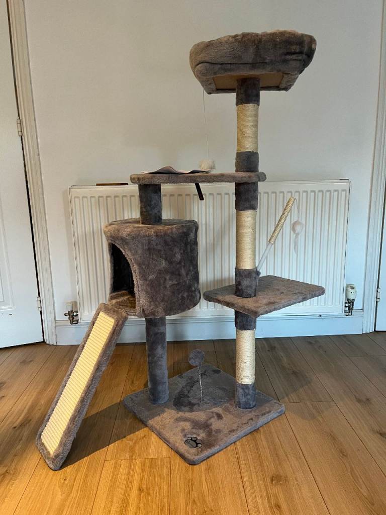 Cat tree - new