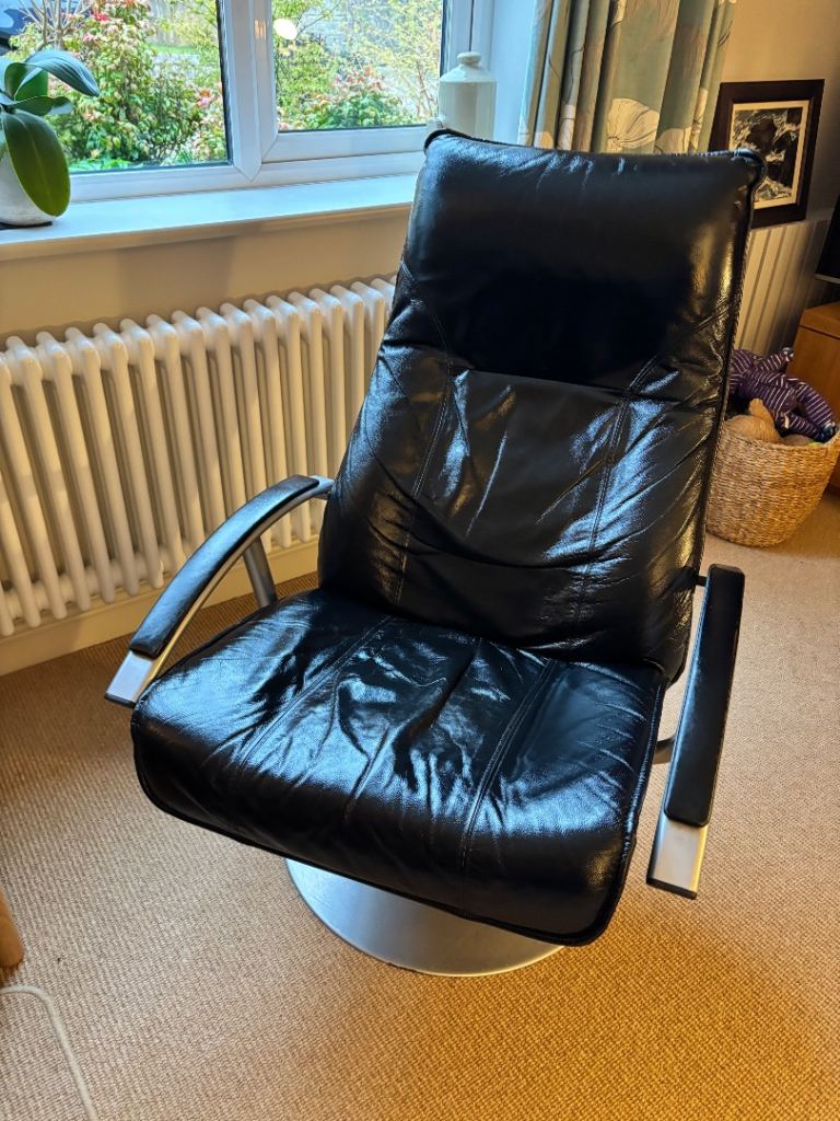 Kebe black leather reclining armchair