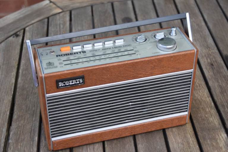 Roberts R727 radio