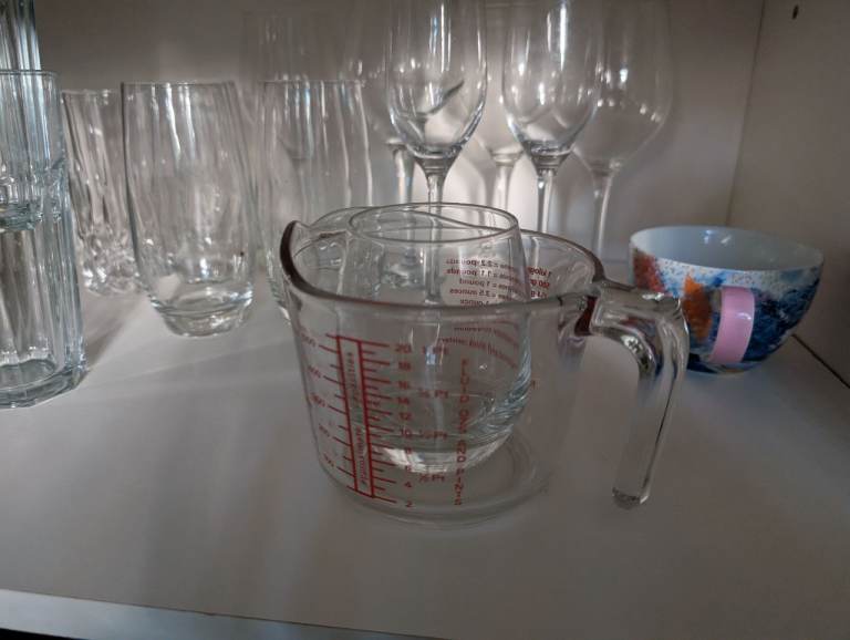 Assorted kitchenware